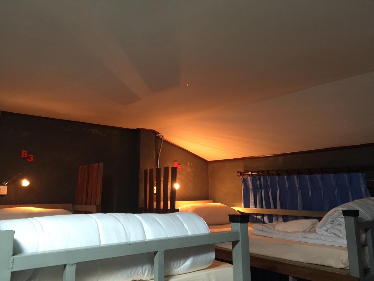 Wualai Hostel เชียงใหม่ ภายนอก รูปภาพ