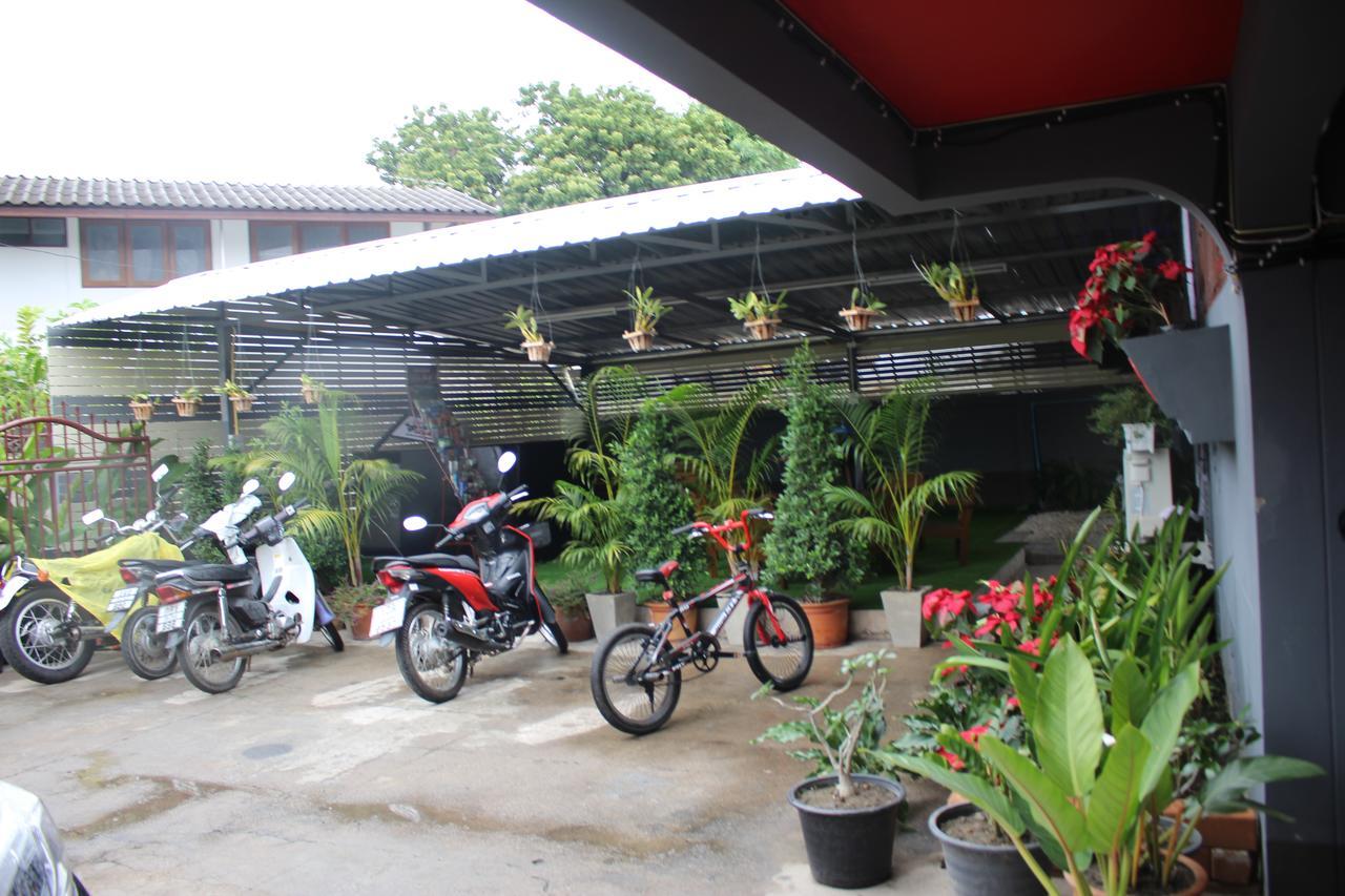 Wualai Hostel เชียงใหม่ ภายนอก รูปภาพ
